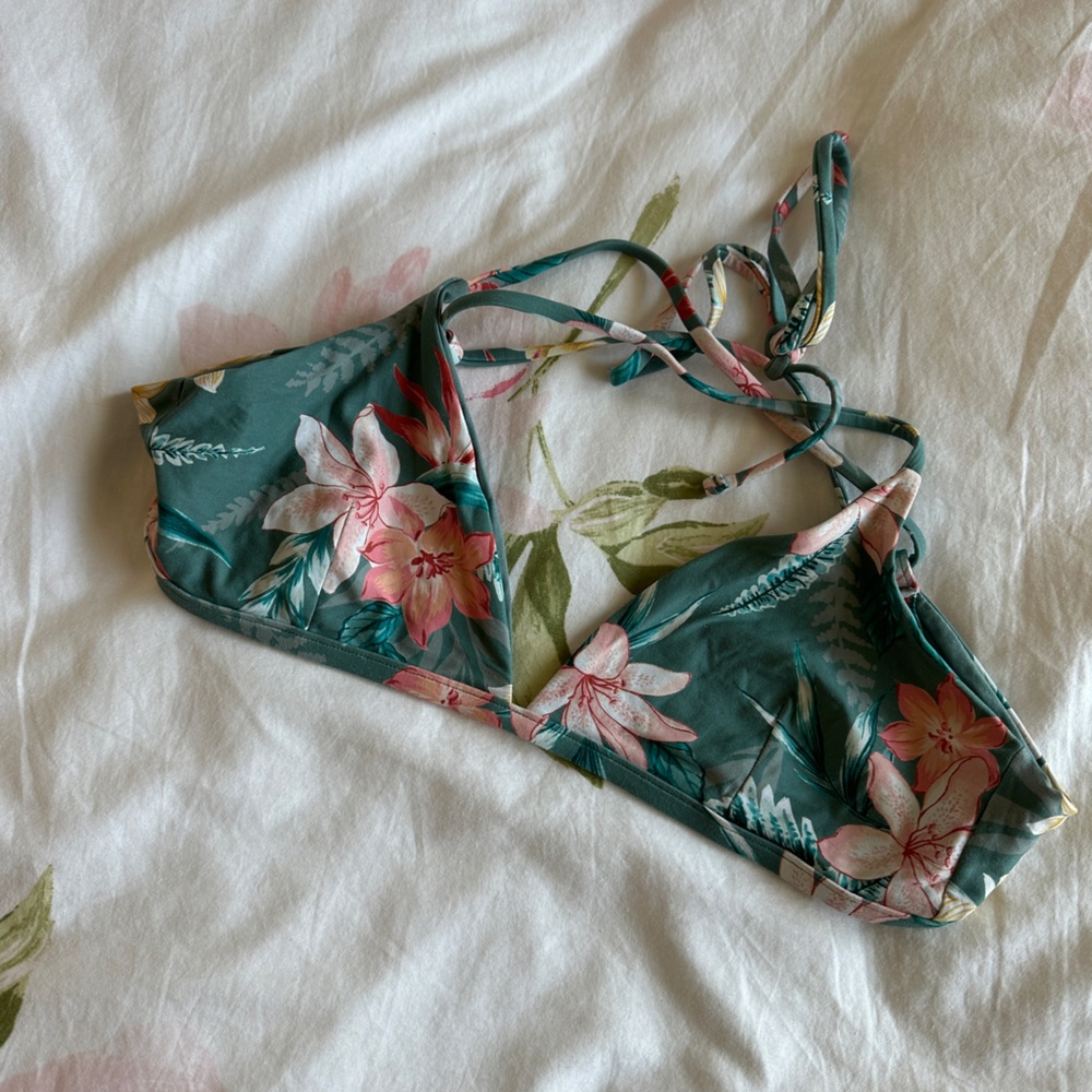 Ripcurl floral bikini top